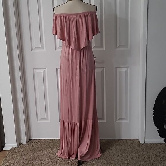3/$16🎁Elegant Comfort Off Shoulder Maxi Dress sz Medium In Pink - Picture 7 of 13